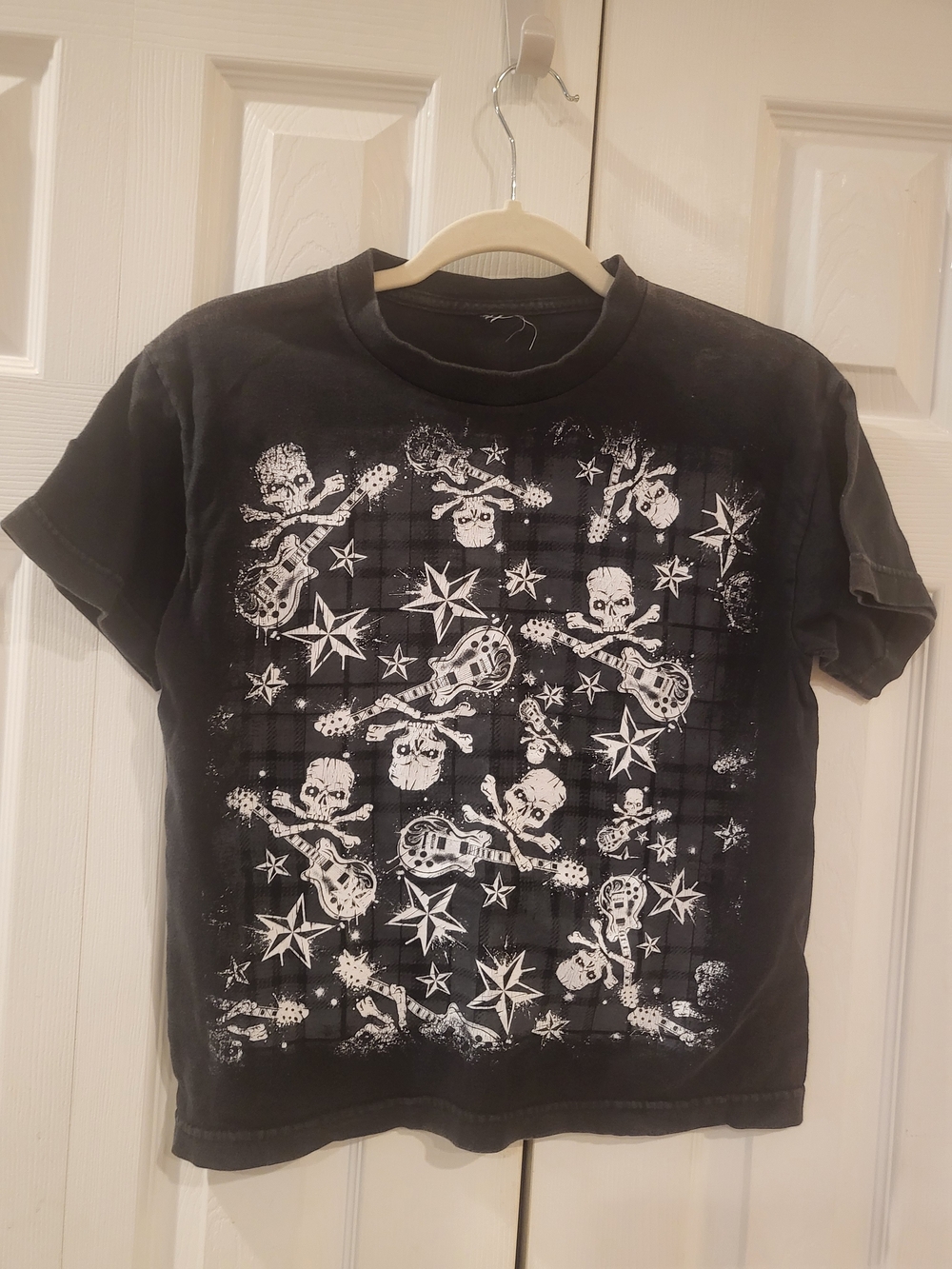 Vintage Y2K Skulls Guitars Plaid Graphic Tee Youth L/XL Kids Grunge Punk Shirt